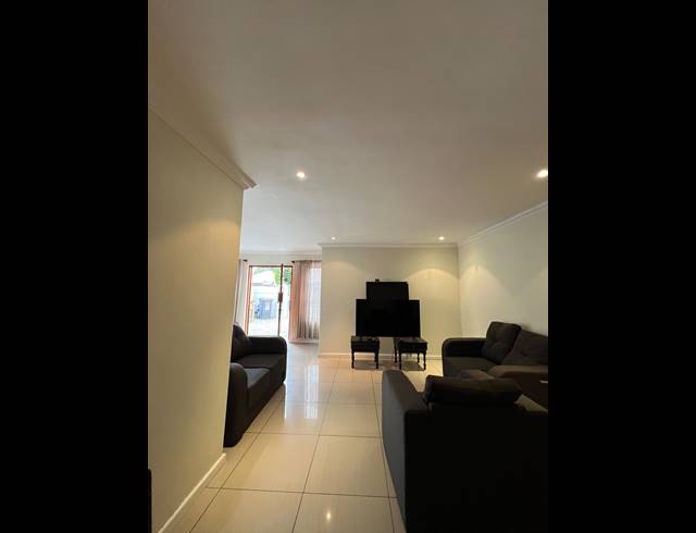 3 BEDROOM HOUSE TO LET IN SUMMER GREENS